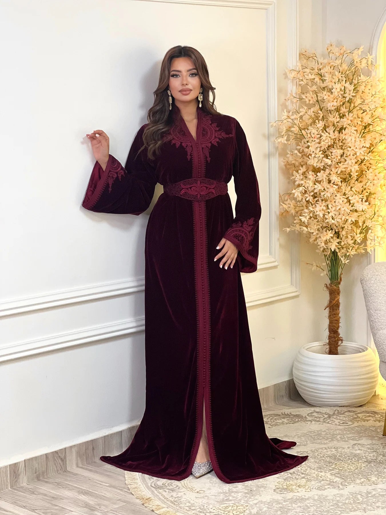 قفطان إنصاف عنابي – قفطان مغربي مصنوع يدويًا – صورة المنتج 3