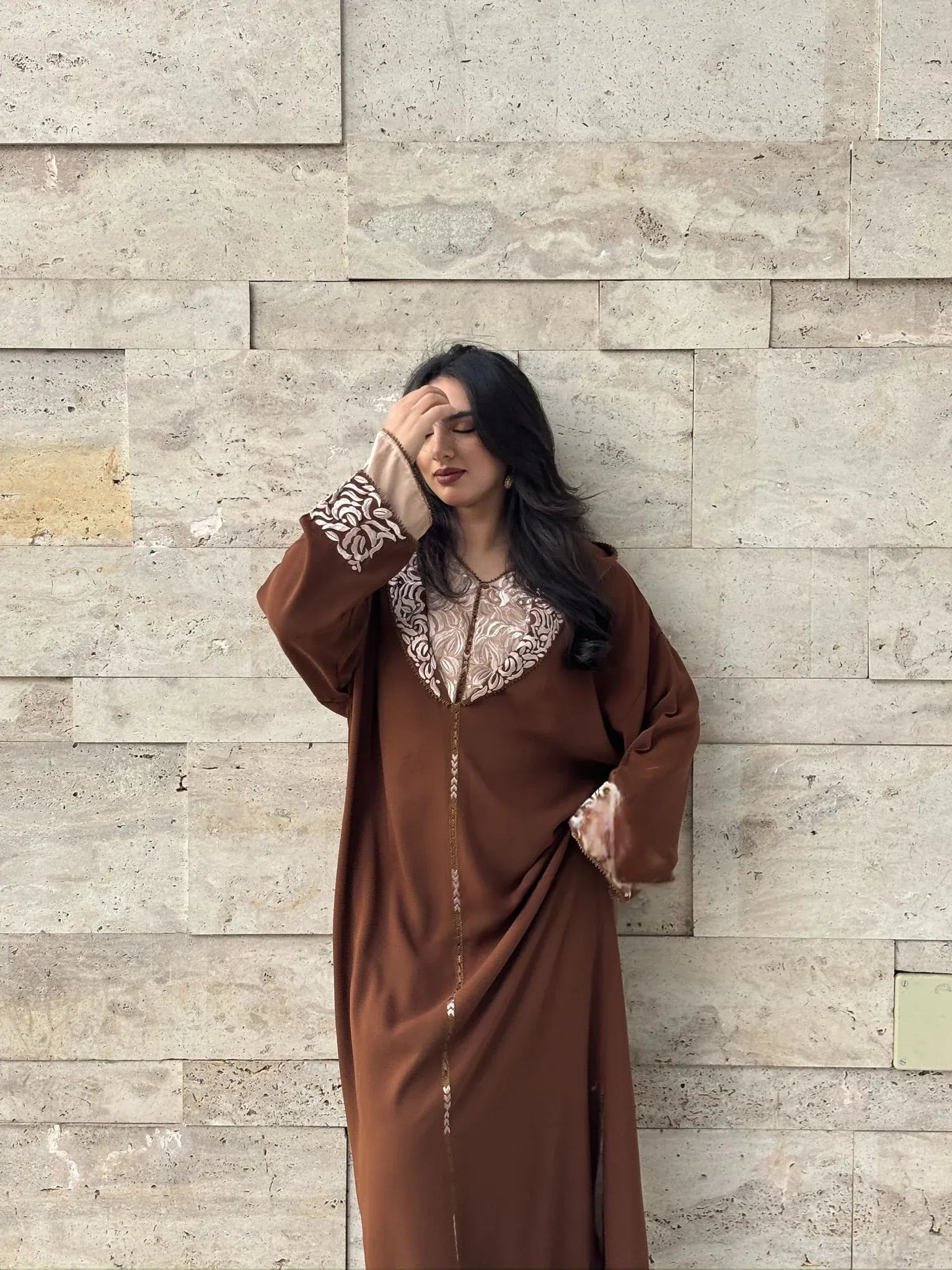 جلّابة بتول بنية – لباس مغربي مريح للاستخدام اليومي – صورة المنتج 2