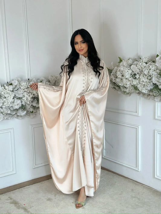 عباية سوار بيضاء – رداء مغربي أنيق للبيت واللقاءات – صورة المنتج 2