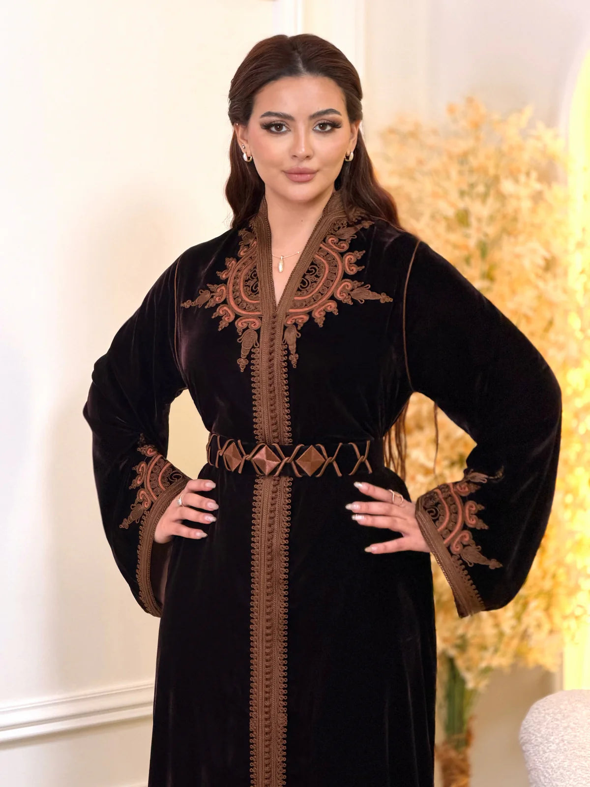 قفطان آيلا أسود – قفطان مغربي مصنوع يدويًا – صورة المنتج 3