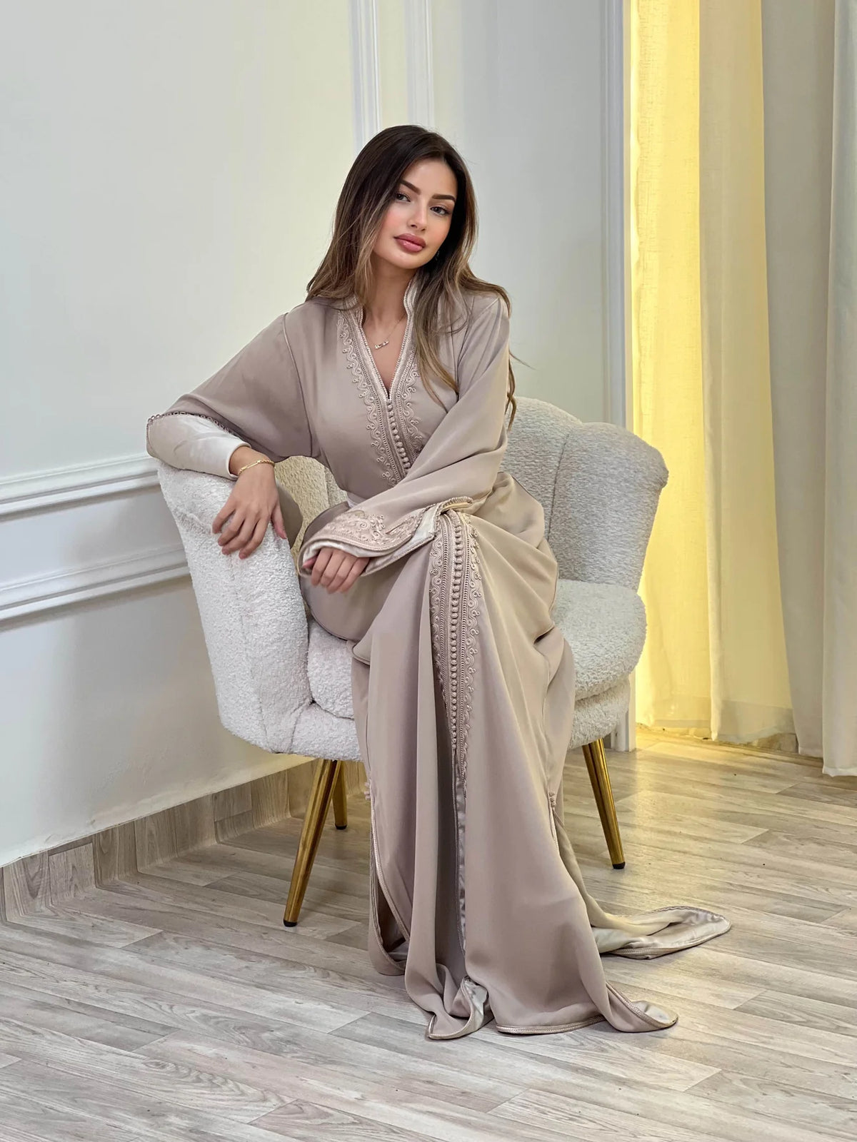 قفطان ساجدة بيج – قفطان مغربي مصنوع يدويًا – صورة المنتج 4