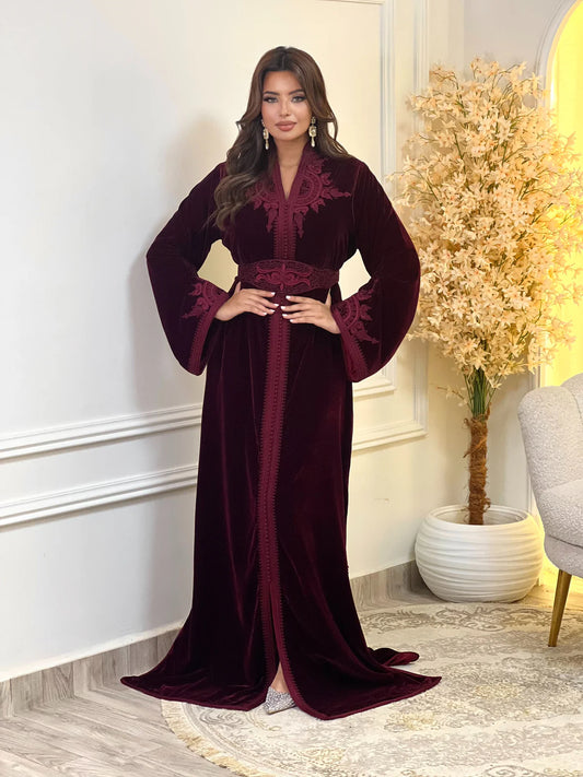 قفطان إنصاف عنابي – قفطان مغربي مصنوع يدويًا