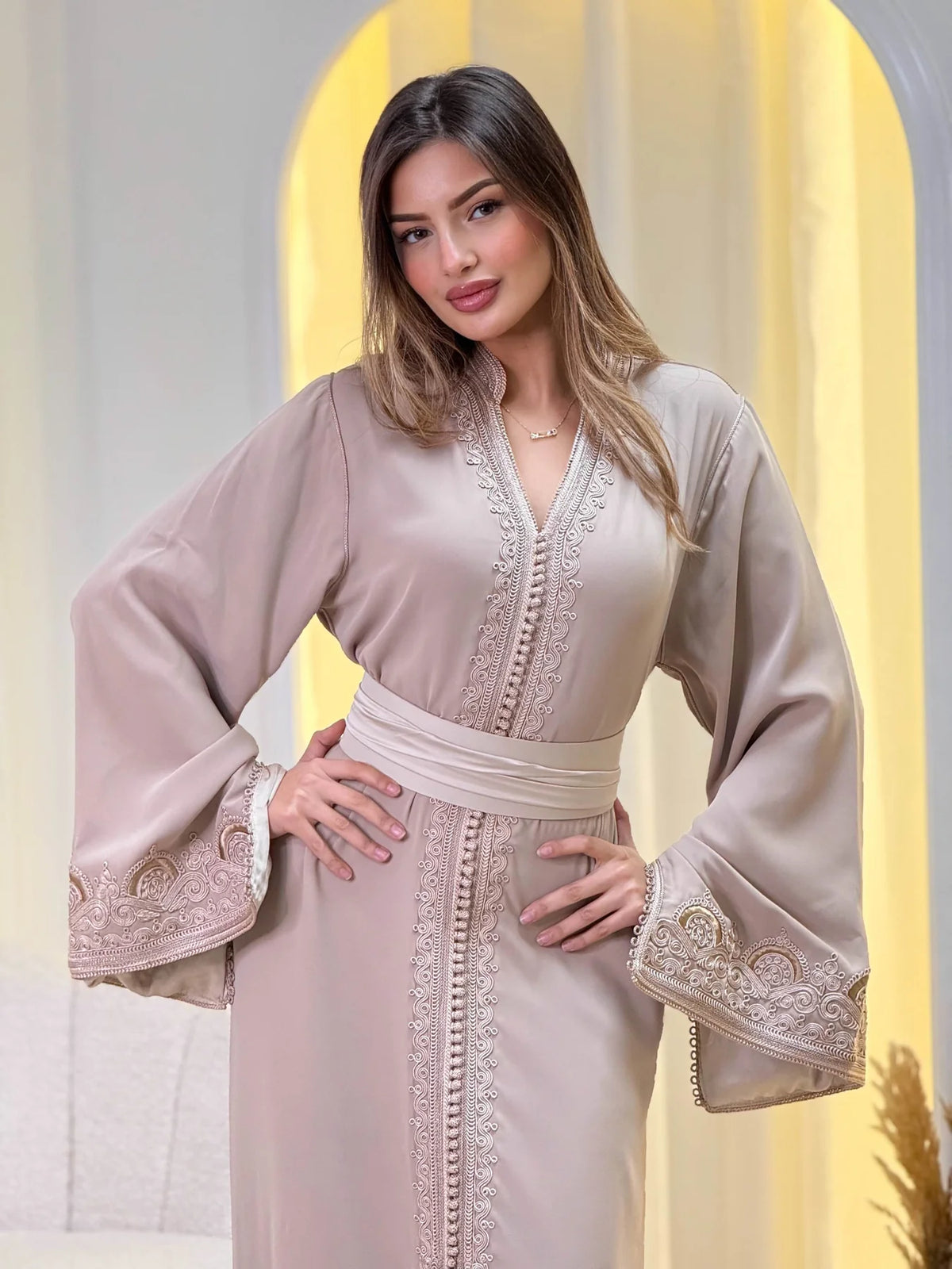 قفطان ساجدة بيج – قفطان مغربي مصنوع يدويًا – صورة المنتج 5